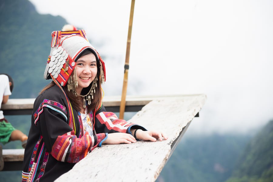Mujer disfrutando de Yunnan